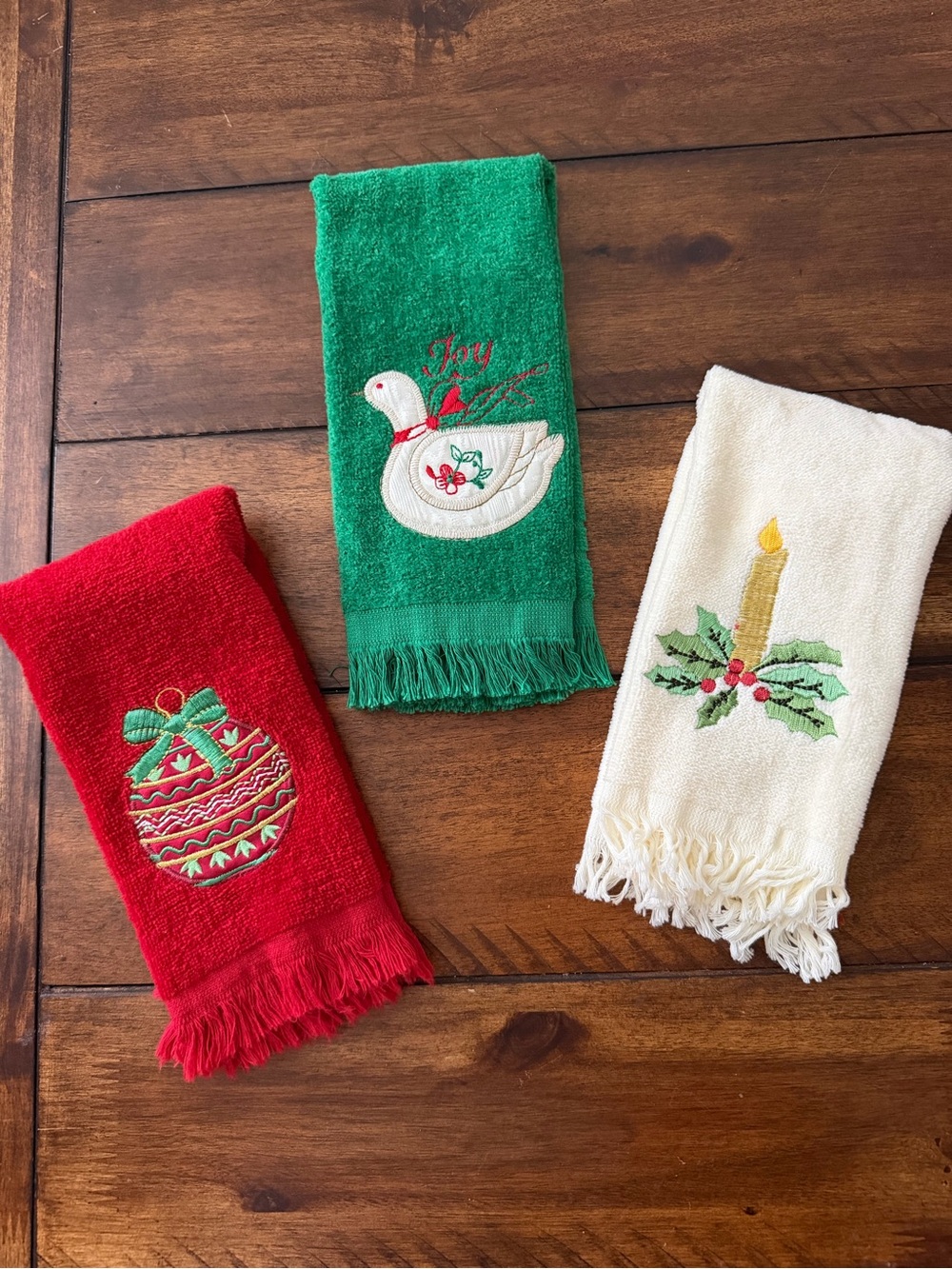 Vintage Styled Christmas Holiday Embroidered Cotton Guest Towel Trio Set of 3